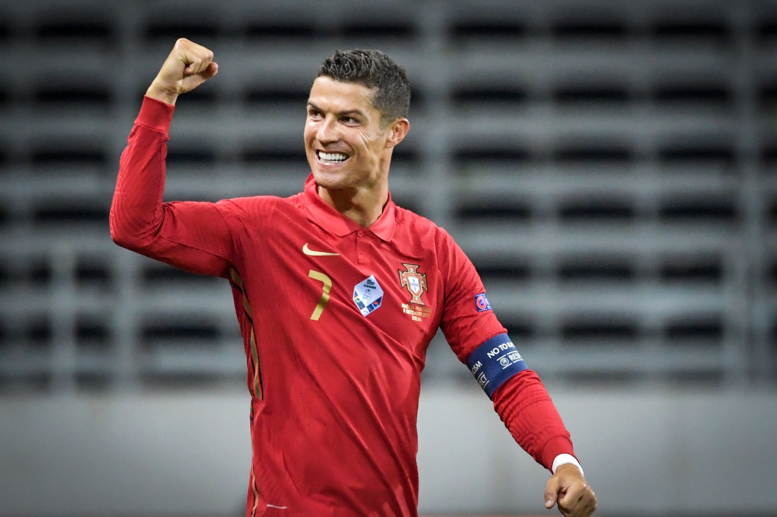 Ronaldo đã dính 2 thẻ vàng tại vòng loại World Cup
