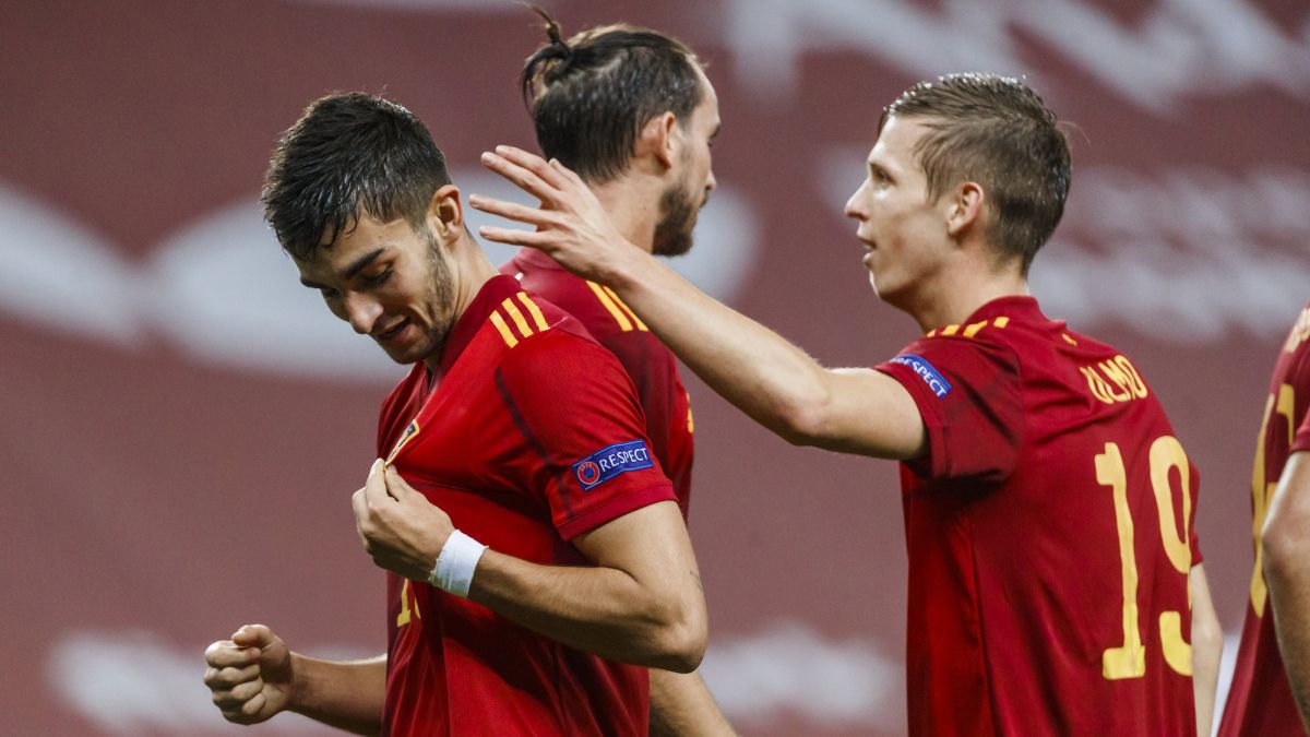 Torres ấn định chiến thắng 2-0 cho Tây Ban Nha